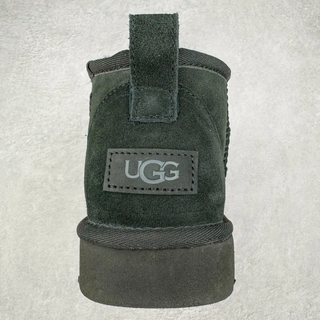 Pick up locally 💰520 UGG 6109 Zhou Dongyu Mini short boots, autumn and winter sheep fur integrated snow boots. All shoes are made from the same factory as ZP. Longfeng A-grade Australian imported sheep fur integrated men's and women's boots. Brand OEM production line. Fully follow the ZP process. OEM original pattern maker. Adhering to the principle of no original shoes and no development selection. Pay attention to every detail. The most authentic version on the market. TREADLITE "light wing" technology outsole. Lightweight/durable/flexible/pile type 35 36 37 38 39 40 41 42 43 44 45 Coding: by2936060